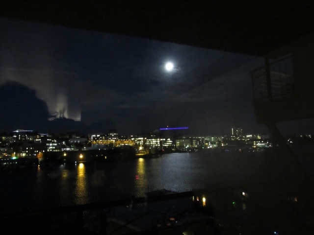 Seattle, University of Washington,full moon, Washingtion, bevyofobooks.com
